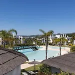 Chic Penthouse With Scenic Views At Hills! Apartamento