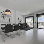 Chic Penthouse With Scenic Views At Hills! *