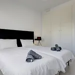 Chic Penthouse With Scenic Views At Hills! *