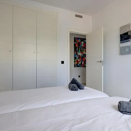 Chic Penthouse With Scenic Views At Hills! Daire