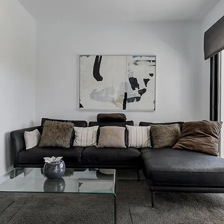 Chic Penthouse With Scenic Views At Hills! Daire