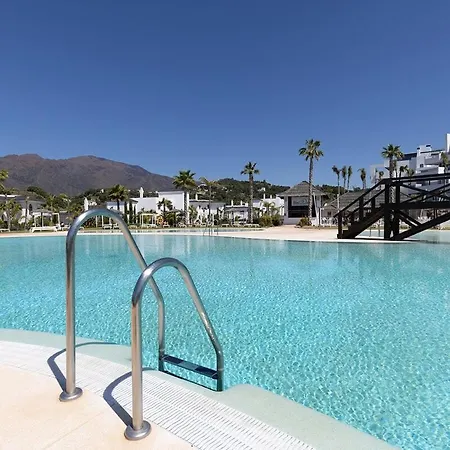 Chic Penthouse With Scenic Views At Hills!