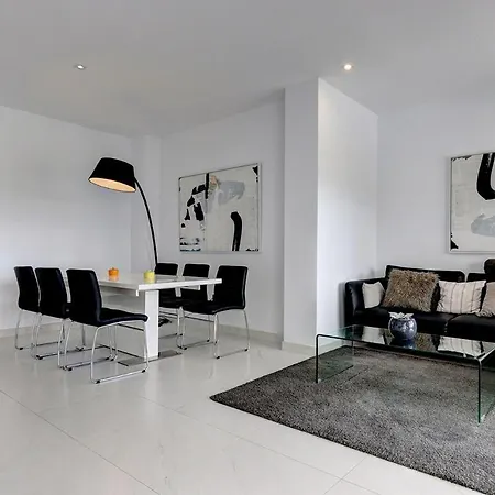 Chic Penthouse With Scenic Views At Hills! Daire