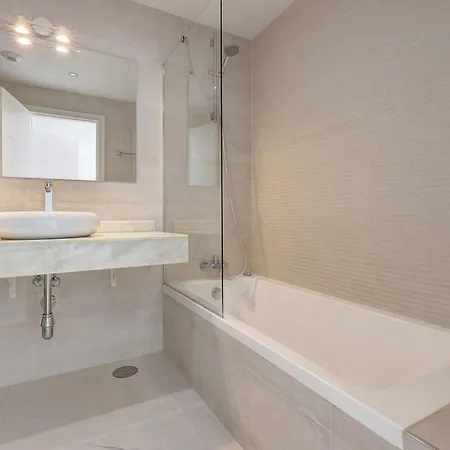 Chic Penthouse With Scenic Views At Hills! Apartament *