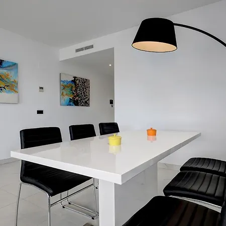 Daire Chic Penthouse With Scenic Views At Hills!