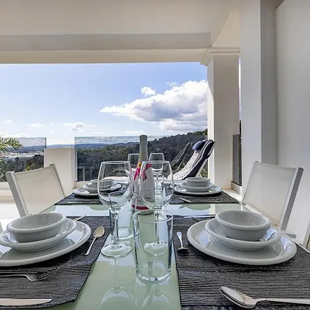 Chic Penthouse With Scenic Views At Hills! Apartament *