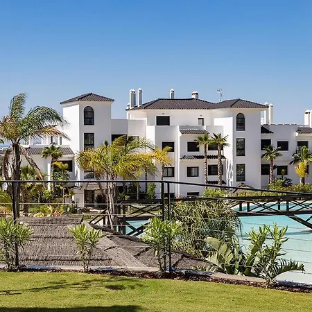 Chic Penthouse With Scenic Views At Hills!