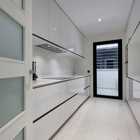 Chic Penthouse With Scenic Views At Hills! Appartement *