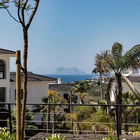 Chic Penthouse With Scenic Views At Hills! *