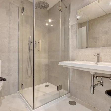 Chic Penthouse With Scenic Views At Hills!