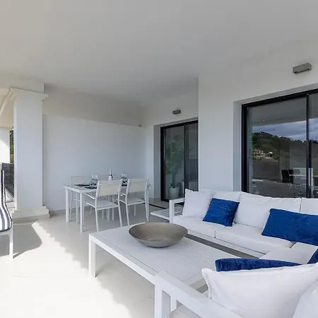 Apartamento Chic Penthouse With Scenic Views At Hills! Estepona