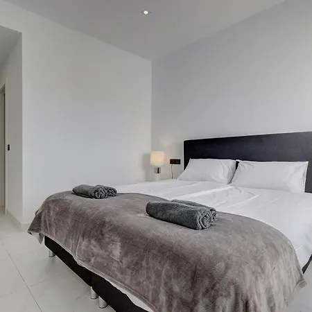 Chic Penthouse With Scenic Views At Hills! Appartement *