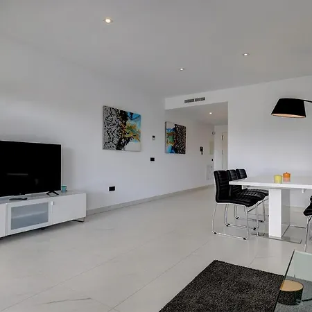 Chic Penthouse With Scenic Views At Hills! Estepona