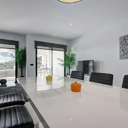 Apartamento Chic Penthouse With Scenic Views At Hills! *