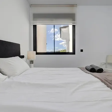 Chic Penthouse With Scenic Views At Hills! Apartamento Estepona