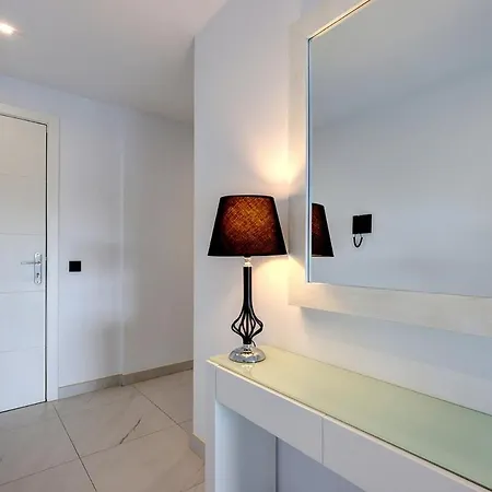 Chic Penthouse With Scenic Views At Hills! Estepona