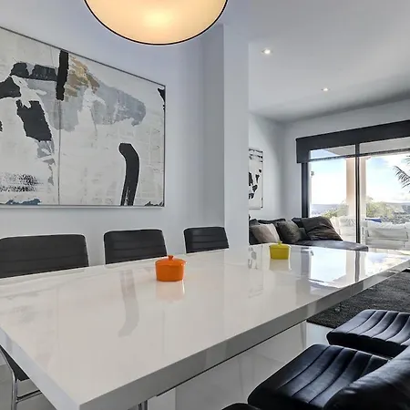 Chic Penthouse With Scenic Views At Hills! Apartamento