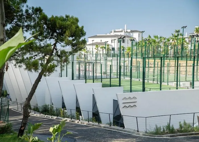 Chic Penthouse With Scenic Views At Hills! Апартаменти *