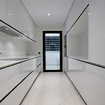 Chic Penthouse With Scenic Views At Hills! Apartment *