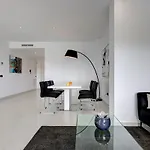 Apartment Chic Penthouse With Scenic Views At Hills! *