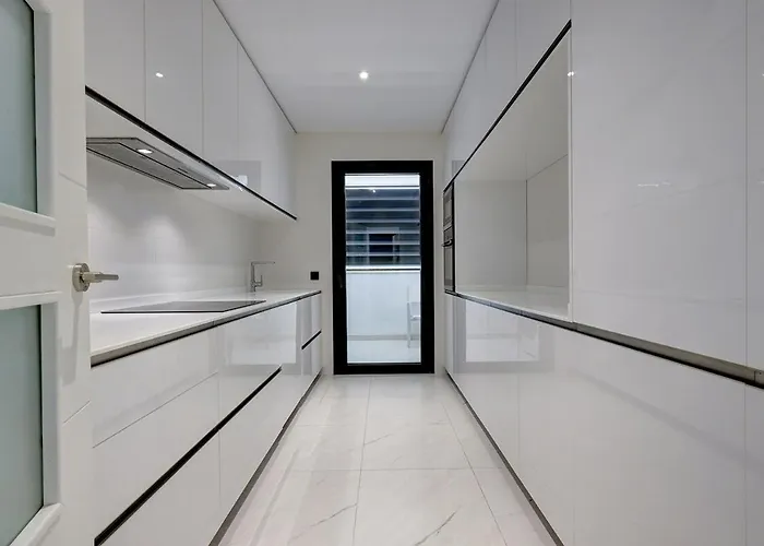 Chic Penthouse With Scenic Views At Hills! Apartman *