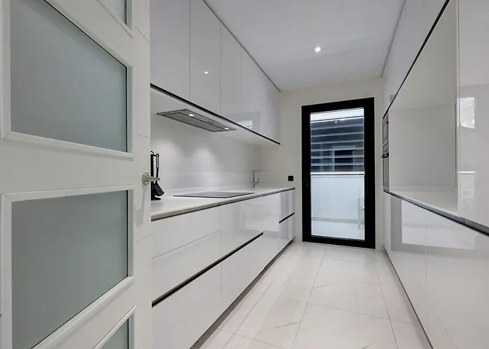 Chic Penthouse With Scenic Views At Hills! Apartman *