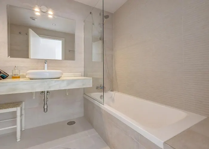 Chic Penthouse With Scenic Views At Hills! Apartman *