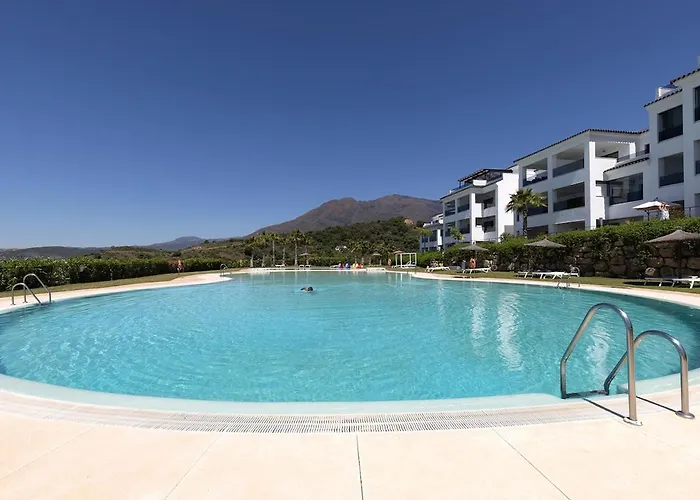 Chic Penthouse With Scenic Views At Hills! Estepona