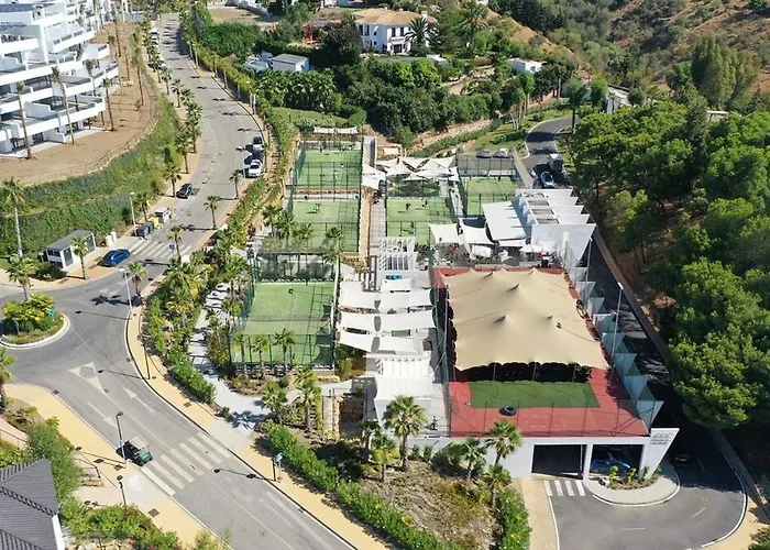 Apartman Chic Penthouse With Scenic Views At Hills!