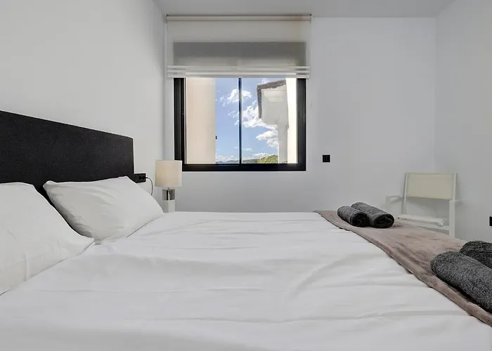 Chic Penthouse With Scenic Views At Hills! Apartman Estepona