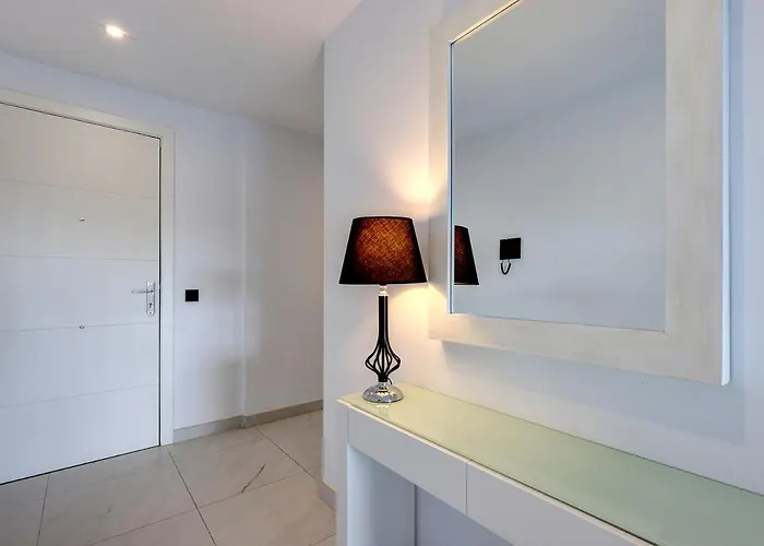 Chic Penthouse With Scenic Views At Hills! Estepona