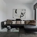 Chic Penthouse With Scenic Views At Hills! Apartment