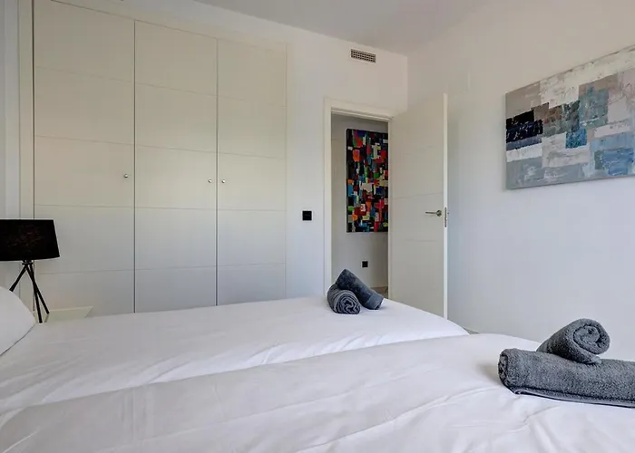 Chic Penthouse With Scenic Views At Hills! Апартаменты