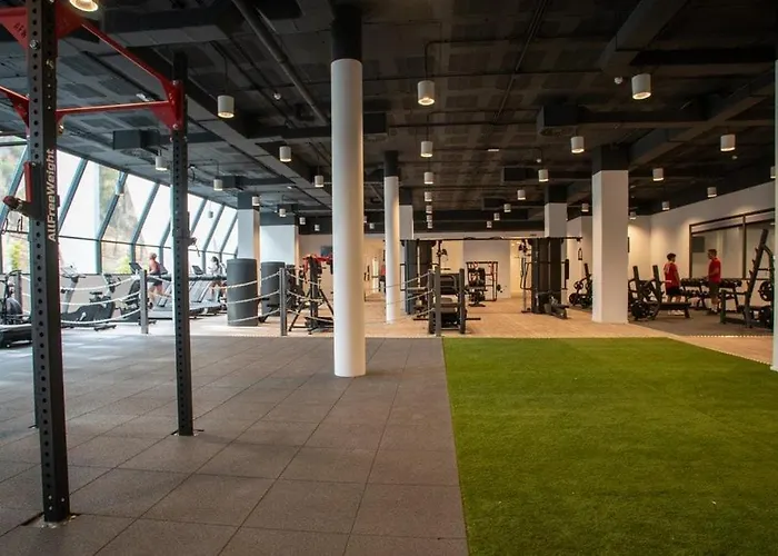 Chic Penthouse With Scenic Views At Hills!