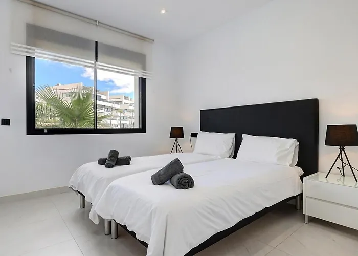 Chic Penthouse With Scenic Views At Hills! * Эстепона