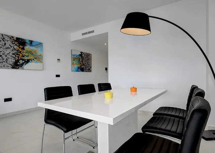 Апартаменты Chic Penthouse With Scenic Views At Hills!