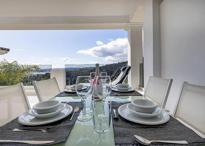 Chic Penthouse With Scenic Views At Hills! Апартаменты *