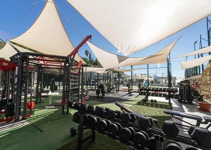 Chic Penthouse With Scenic Views At Hills! *